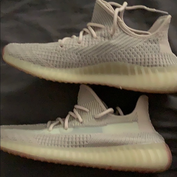 Yeezy V2 Citrin (non-reflective) (minor wear)